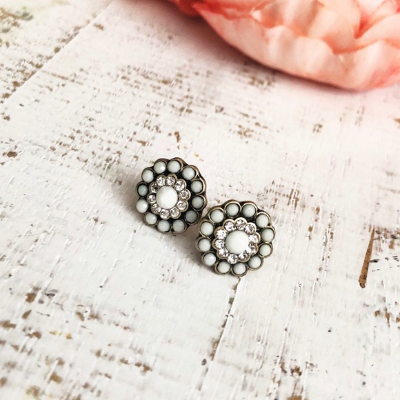 Jewelry - White Floral Motif Stud Earrings